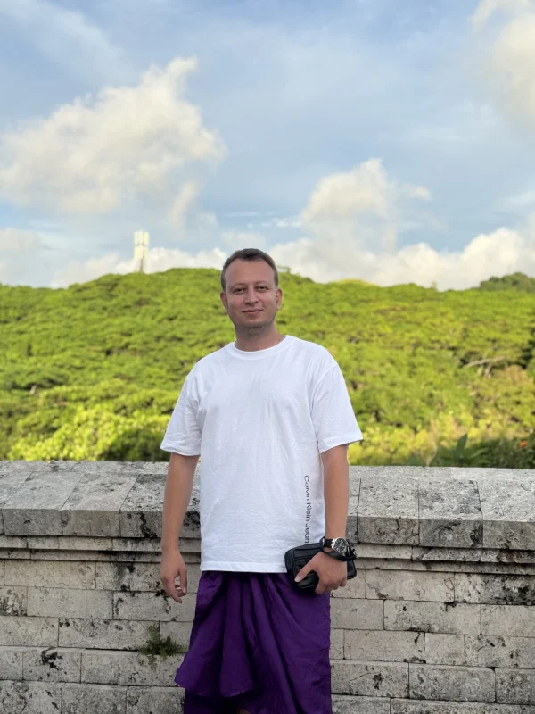 Berkay in Uluwatu Temple